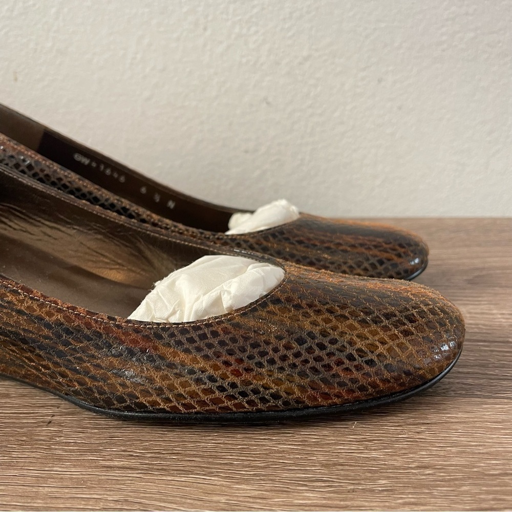 Stuart Weitzman Snakeskin Wedge Pumps, Size 6.5N - Picture 4 of 9